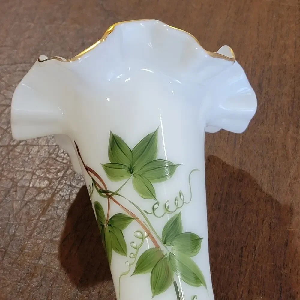 Vintage Consolidated Con-Cora Milk Glass Vase Wrapped Green Ivy 10